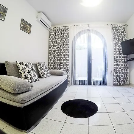 Apartment Mirella *